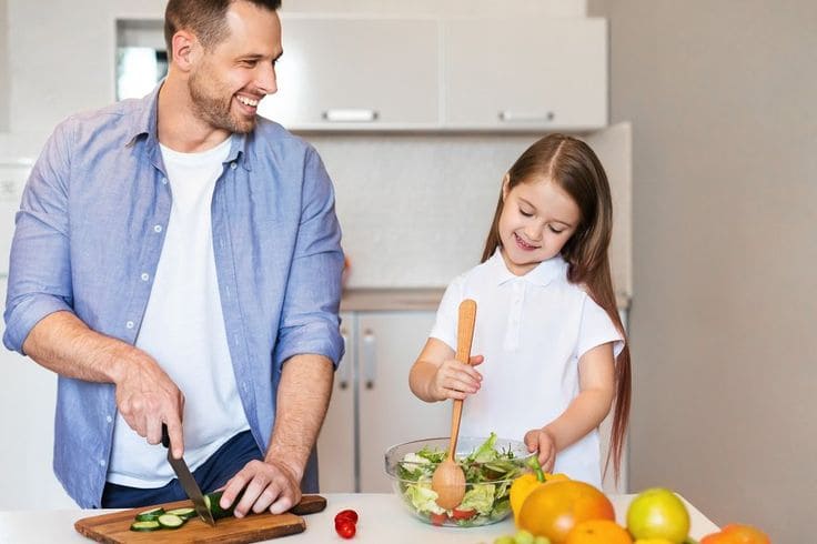 Padre e hija felices haciendo fre (1)